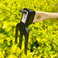 alanx oak handle grip showing smooth finish for comfortable leverage and control