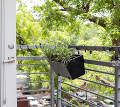 BIRDROCK HOME side profile of railing planter demonstrating secure fit advantage
