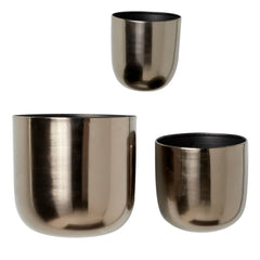 deco 79 close-up of iron texture and finish, highlights durable craftsmanship