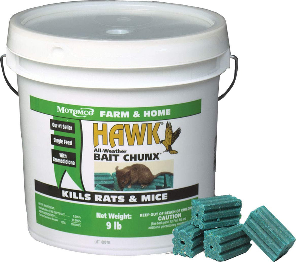 Durvet MOTOMCO Hawk 9 lb pail front view showing label and secure lid, improves storage safety