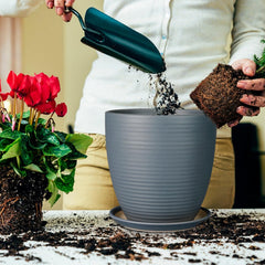 EPFamily drainage mesh insert shown in pot preventing soil loss
