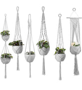 feedee front pack showing six gray hangers and included hooks, showcasing ready-to-hang convenience