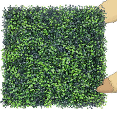 HWT front packaging showing 12 boxwood panels and included extras for easy setup