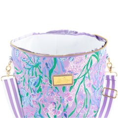 Lilly Pulitzer close-up of insulated interior lining for easy cleaning and temperature control