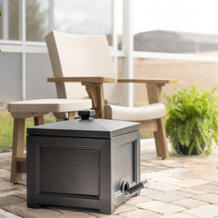 Mayne Fairfield close-up of texture showing UV-resistant finish and durable benefit