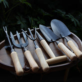 N&V front packaging showing full 6-piece gardening set and neat presentation