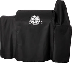 Pit Boss vista frontal de la funda ajustada protegiendo la parrilla