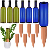 SiliFine vista frontal del set mostrando estacas y botellas para riego práctico