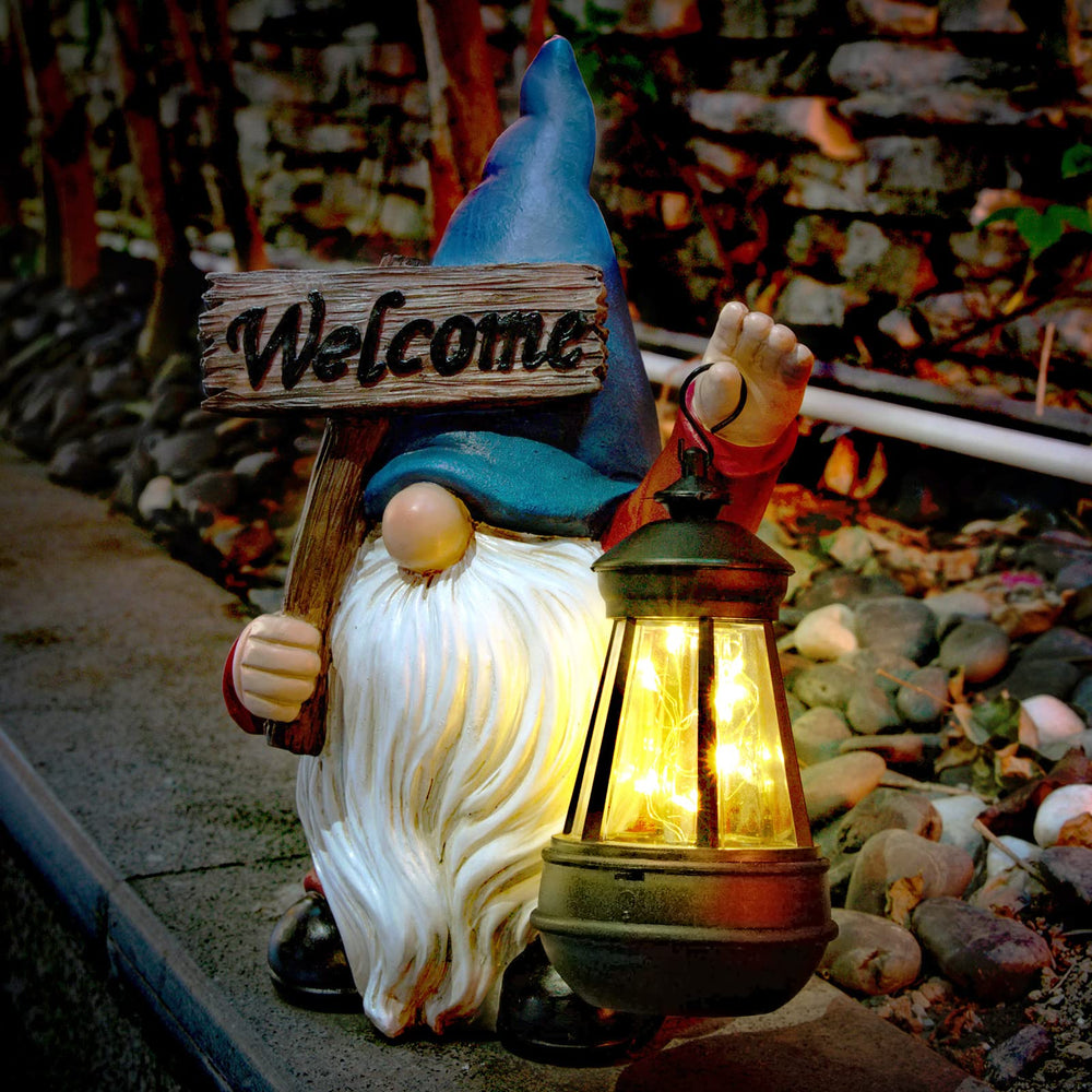 WONDHOME gnome front view showing cheerful design and lawn accent