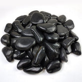 YISZM front-of-bag showing 40lbs black river rocks, highlighting bulk convenience