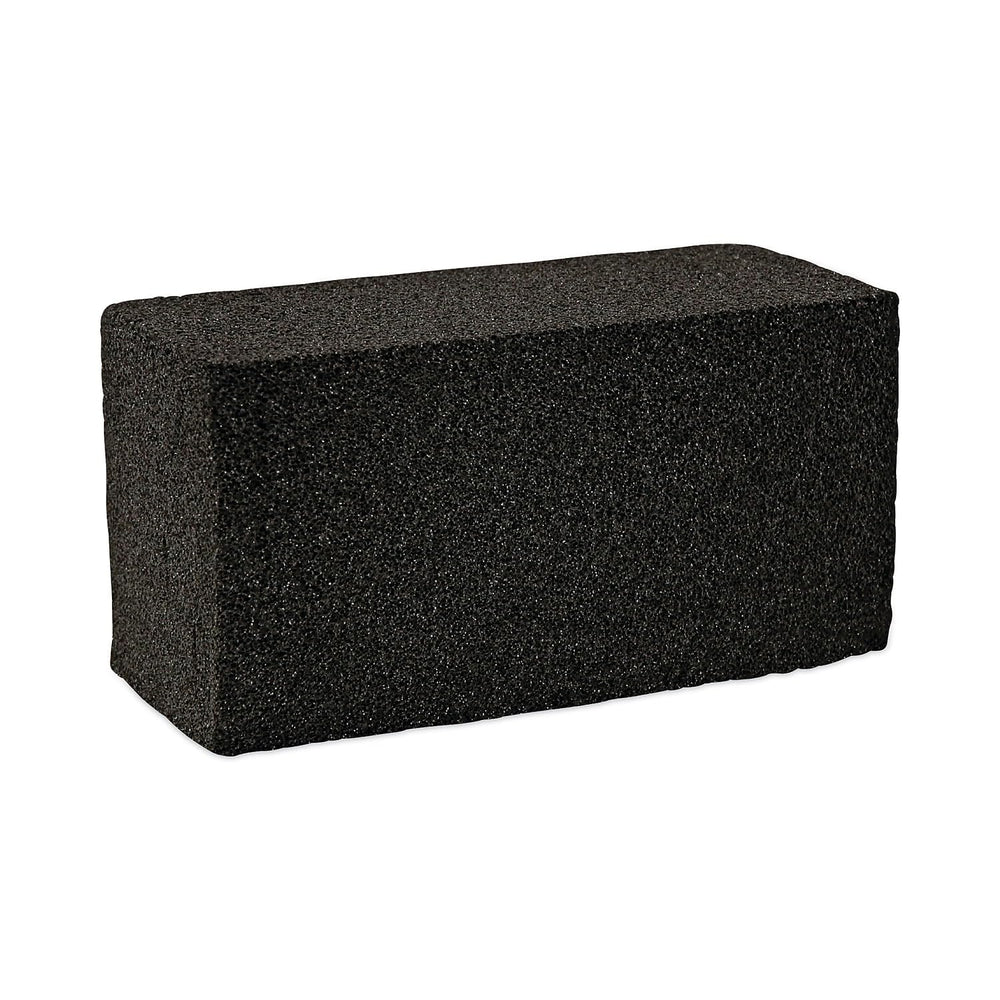3M Grill-Brick beside outdoor grill highlighting easy post-cook cleanup