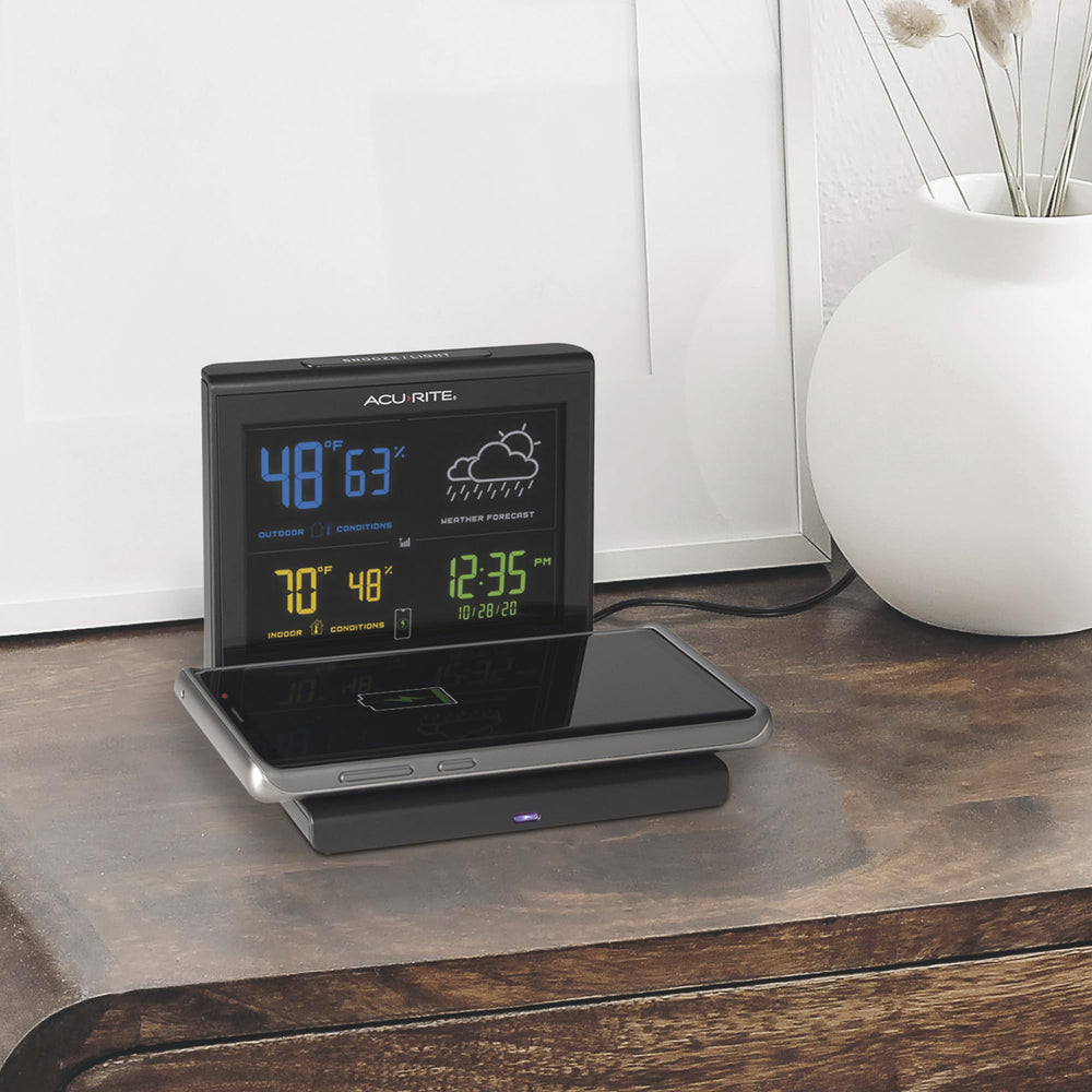 AcuRite LED display in auto-dim night mode offering comfortable visibility