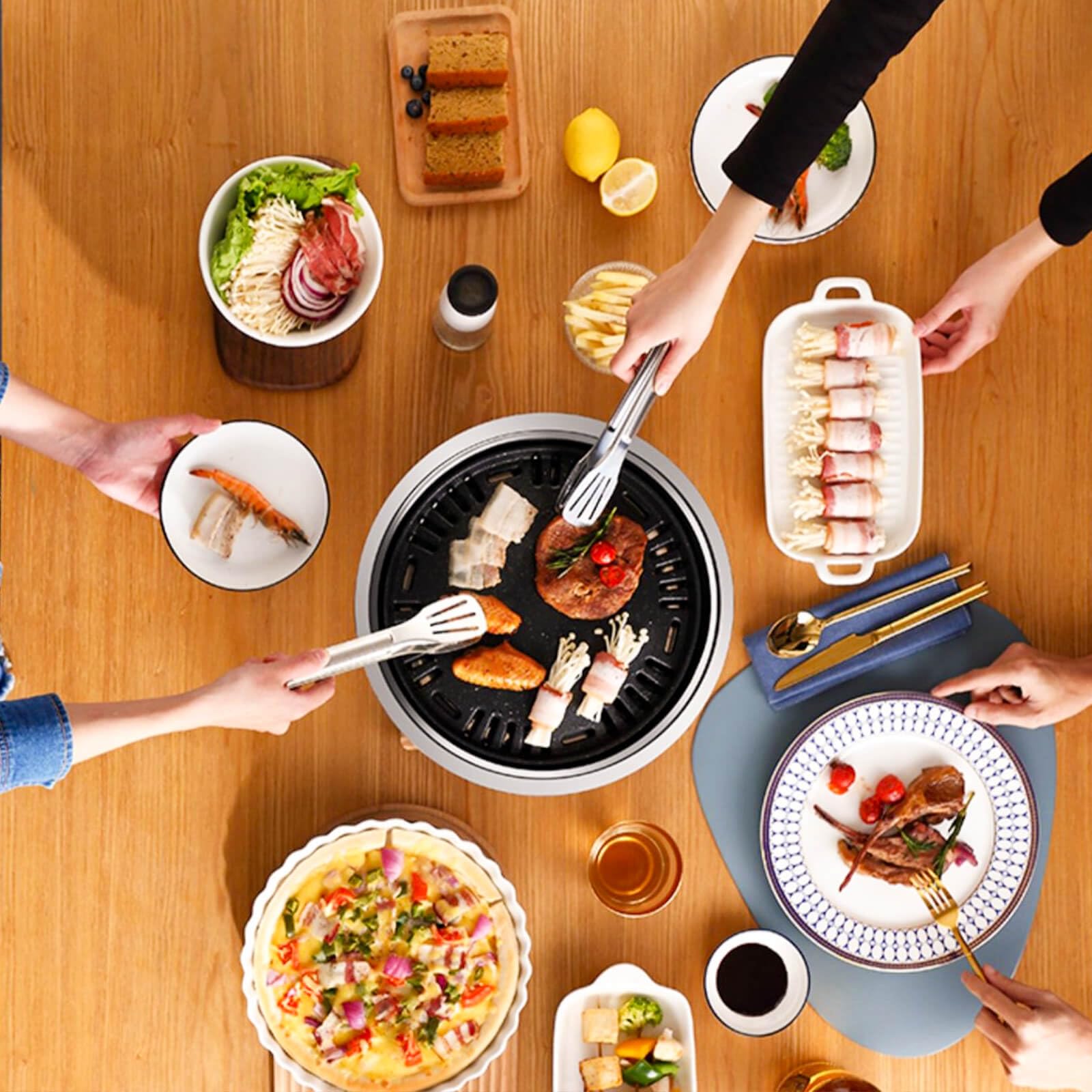 A.F.N.A.L grill size scale with hand showing compact, travel-friendly dimensions