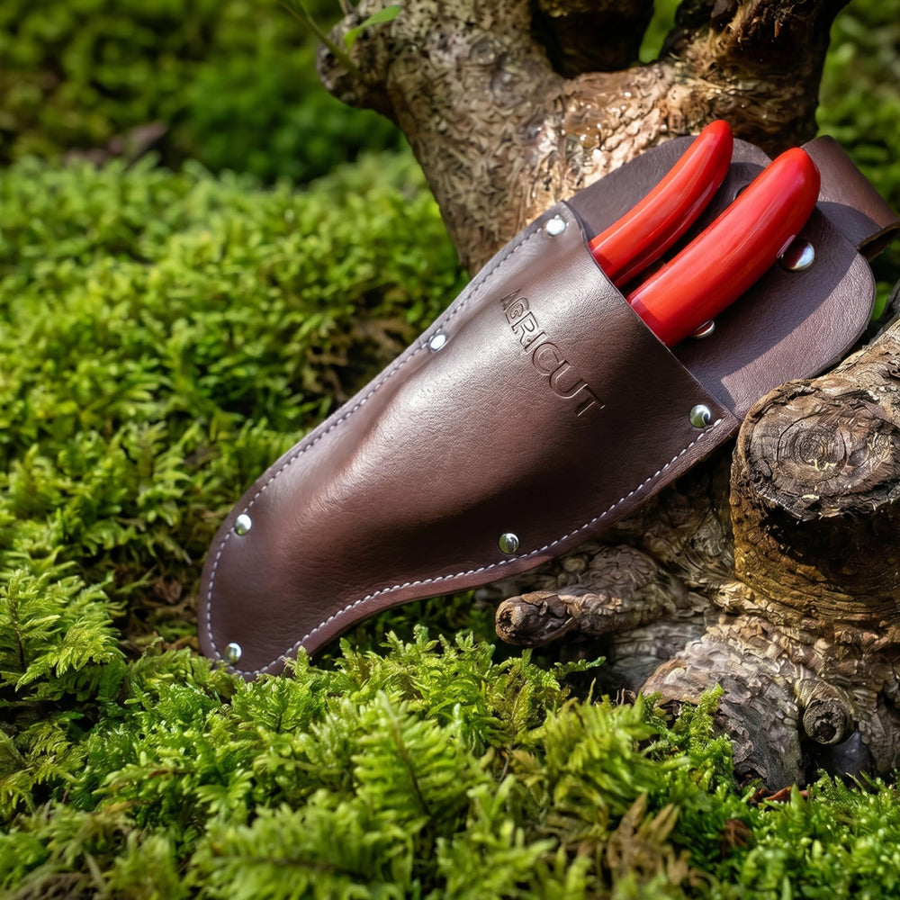 AGRICUT close-up of SK5 blade with Teflon coating preventing sap build-up for smoother cuts