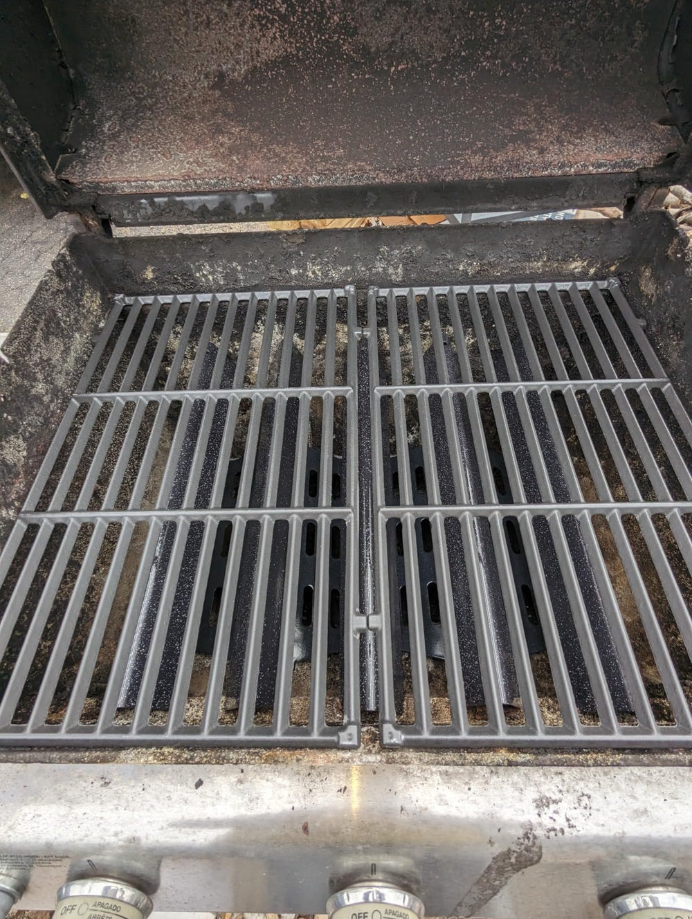 AJinTeby cast iron grate sear detail delivering superior heat retention