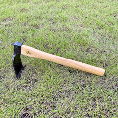 alanx oak handle grain detail offering a comfortable secure grip
