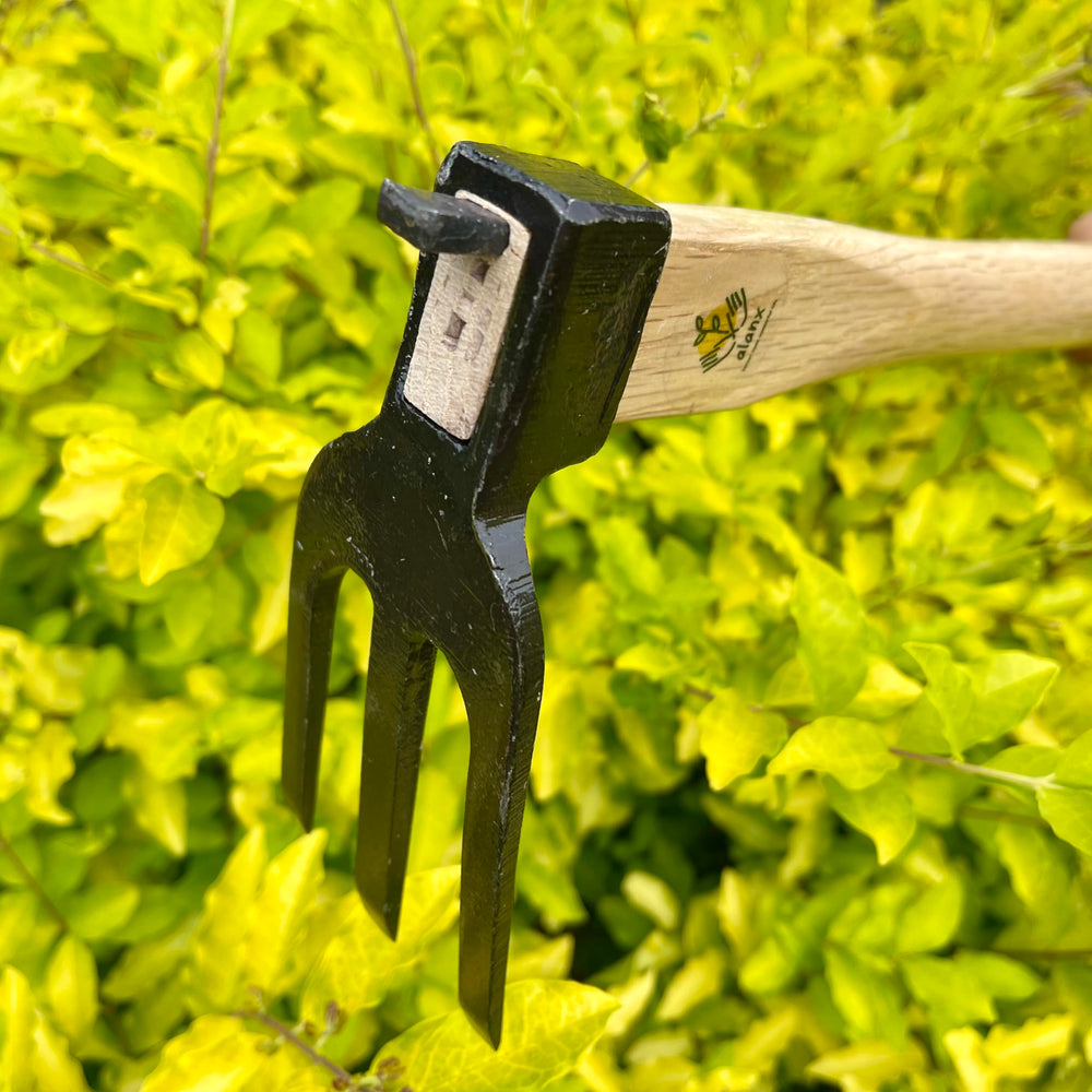alanx oak handle grip showing smooth finish for comfortable leverage and control