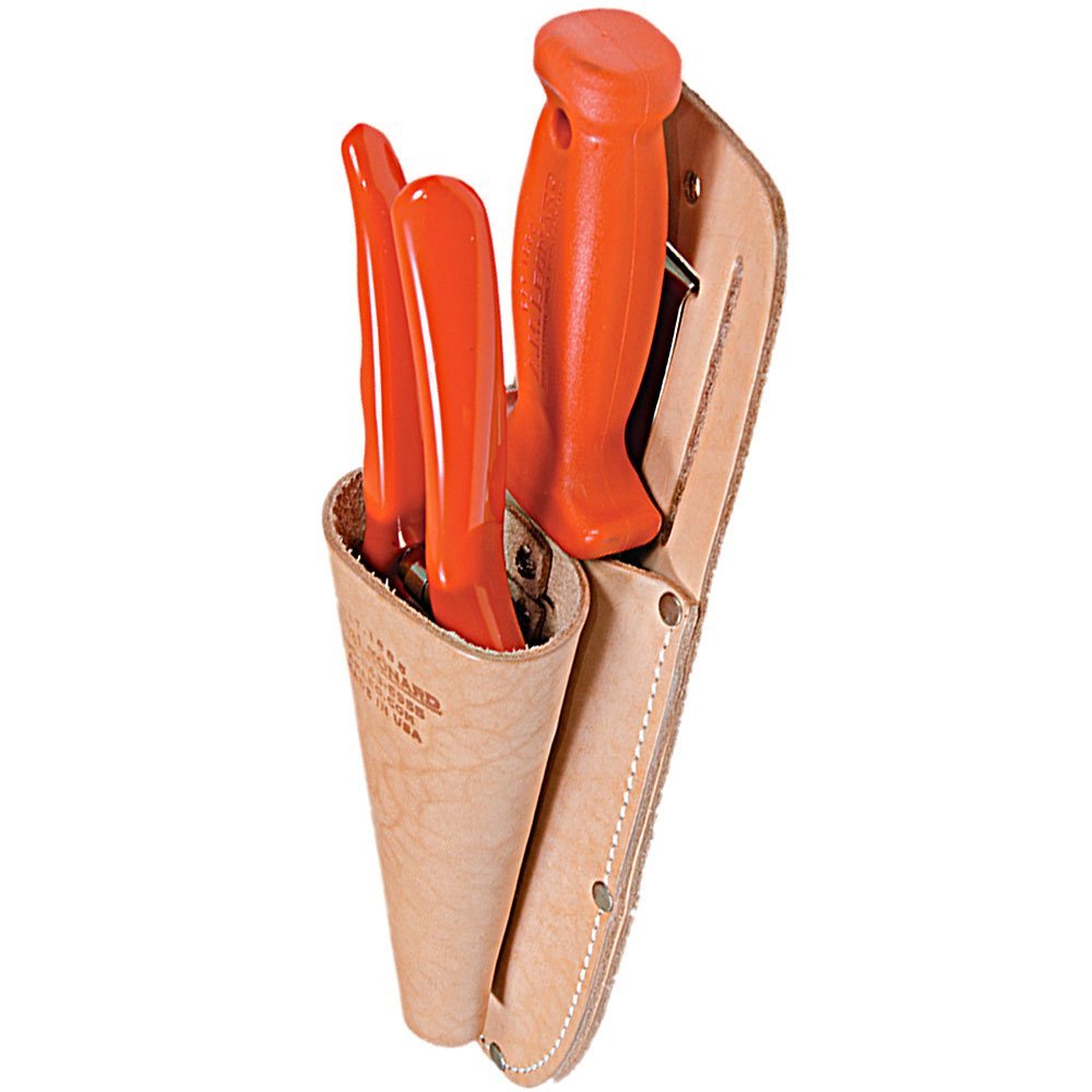 A.M. Leonard sheath worn on a belt holding hori hori and pruner for efficient work