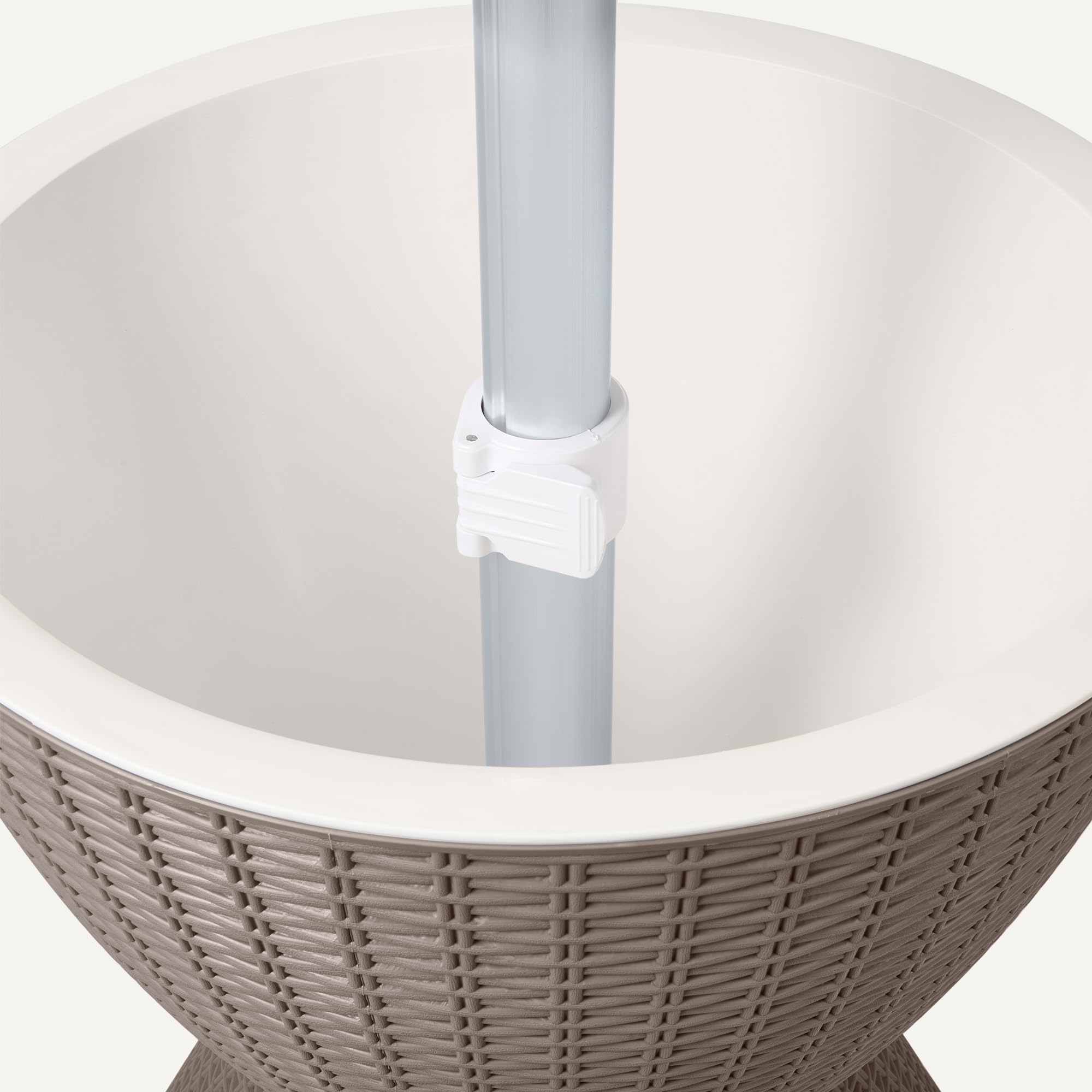 Amazon Basics drain hole detail for quick emptying and easy cleaning