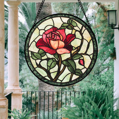 AMDERVEN close-up of glass detail highlighting crafted color layering and light refraction