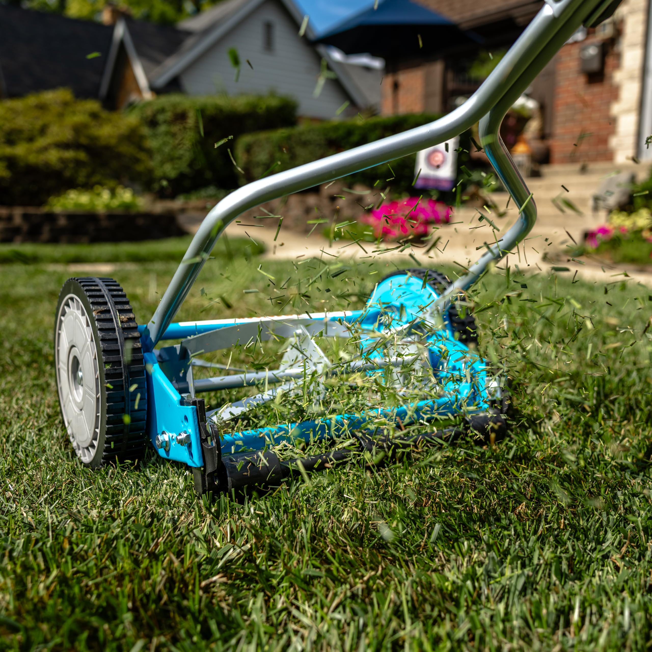 American Lawn Mower Company close-up of four blades showing precise scissor-style cut