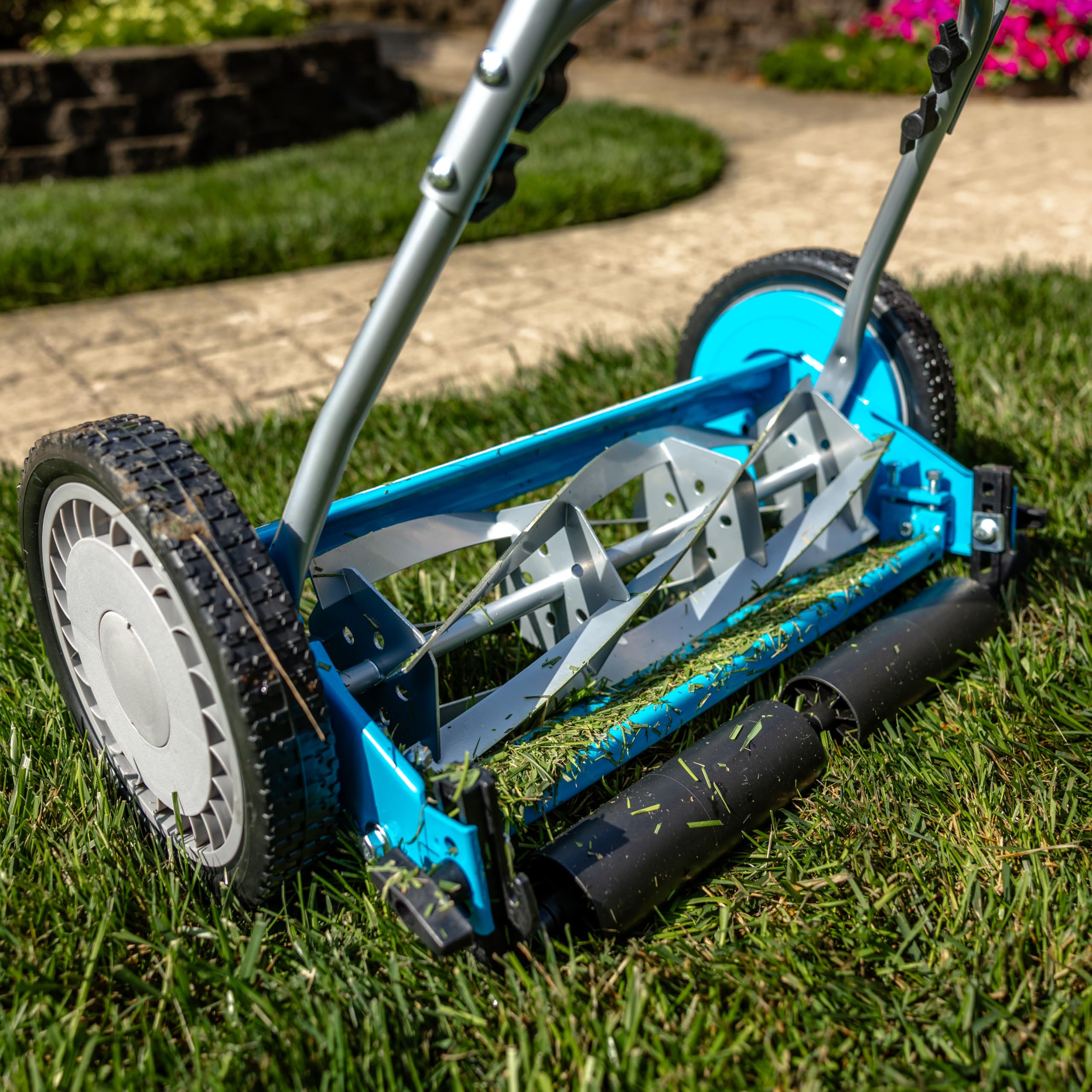 American Lawn Mower Company close-up of five-blade reel illustrating precise scissor-like cut