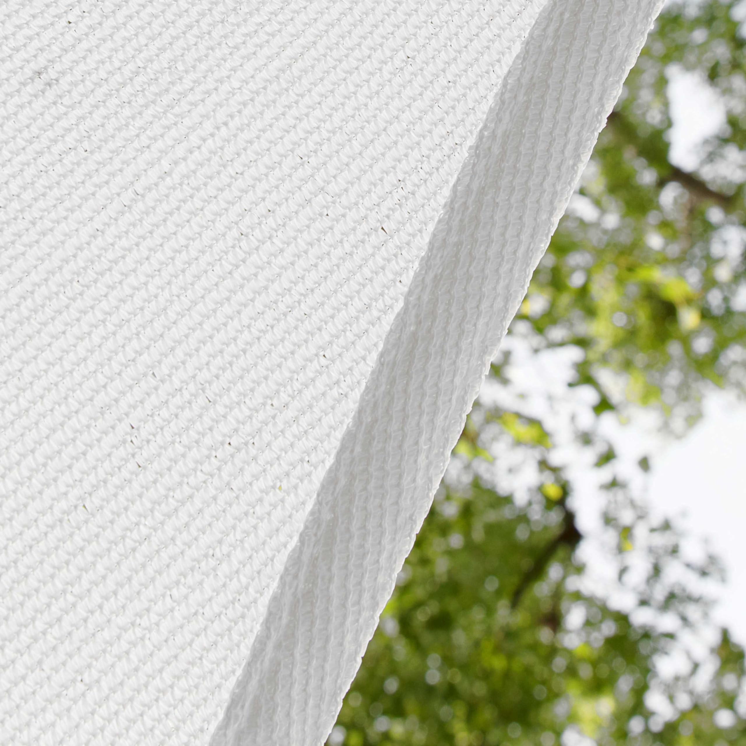 Amgo triangle shade in café terrace scene creating shaded dining and comfortable outdoor seating
