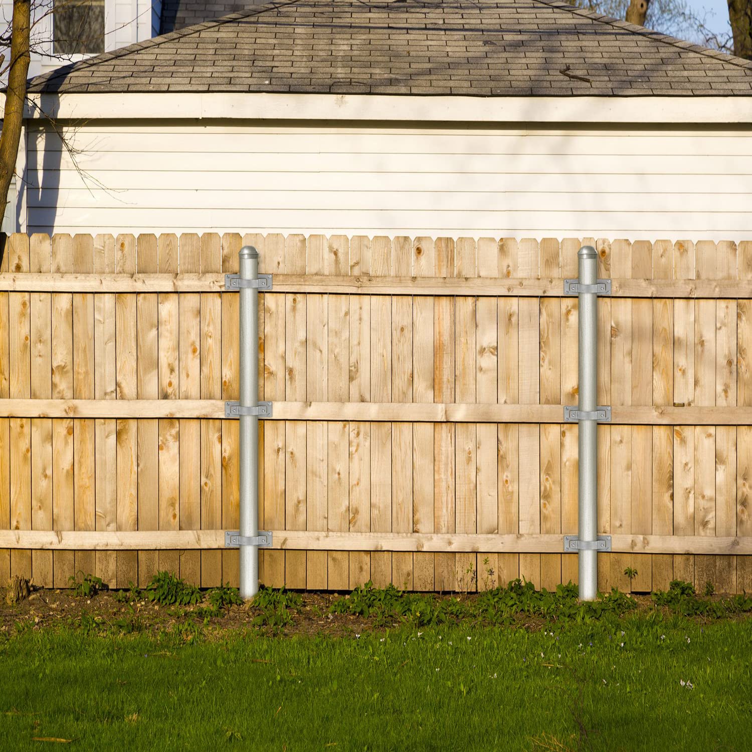 AnhXuanSteel backyard installation demonstrating finished fence strength and neat appearance