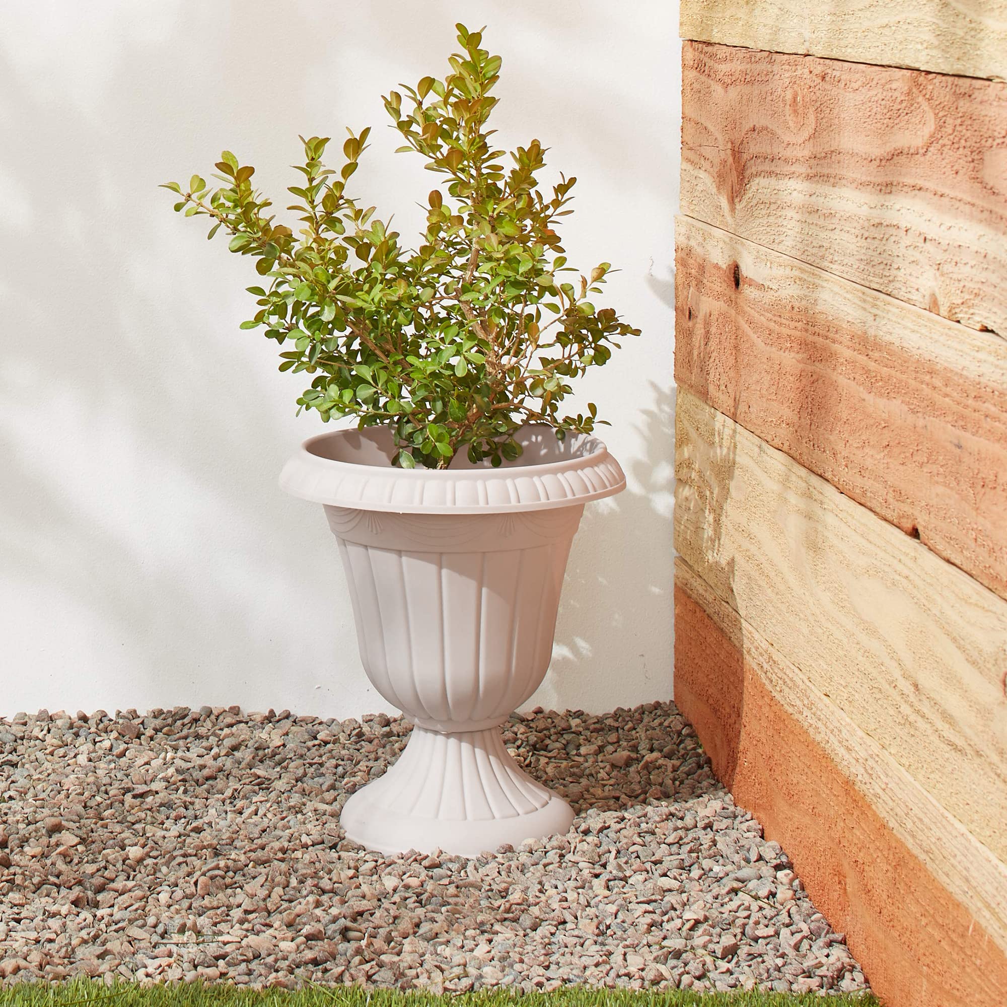 Arcadia Garden PL00TP textured surface showing UV-resistant plastic for outdoor durability