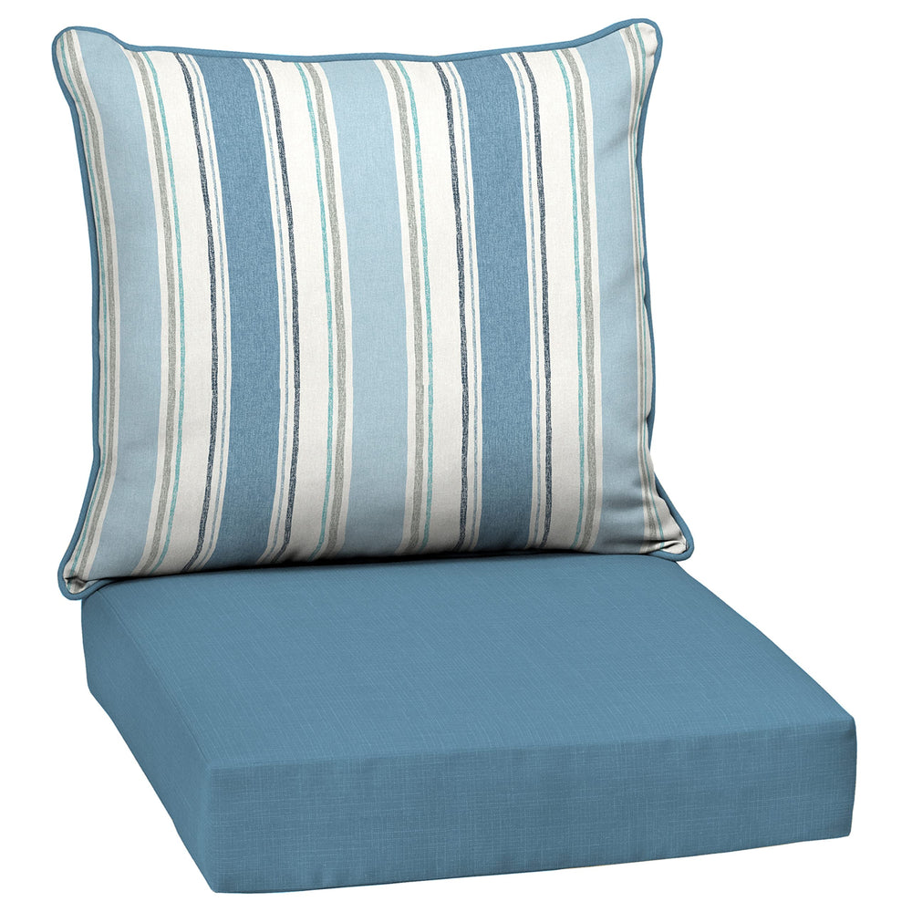 Arden Selections vista frontal del cojín French Blue Stripe, color vibrante y protección UV