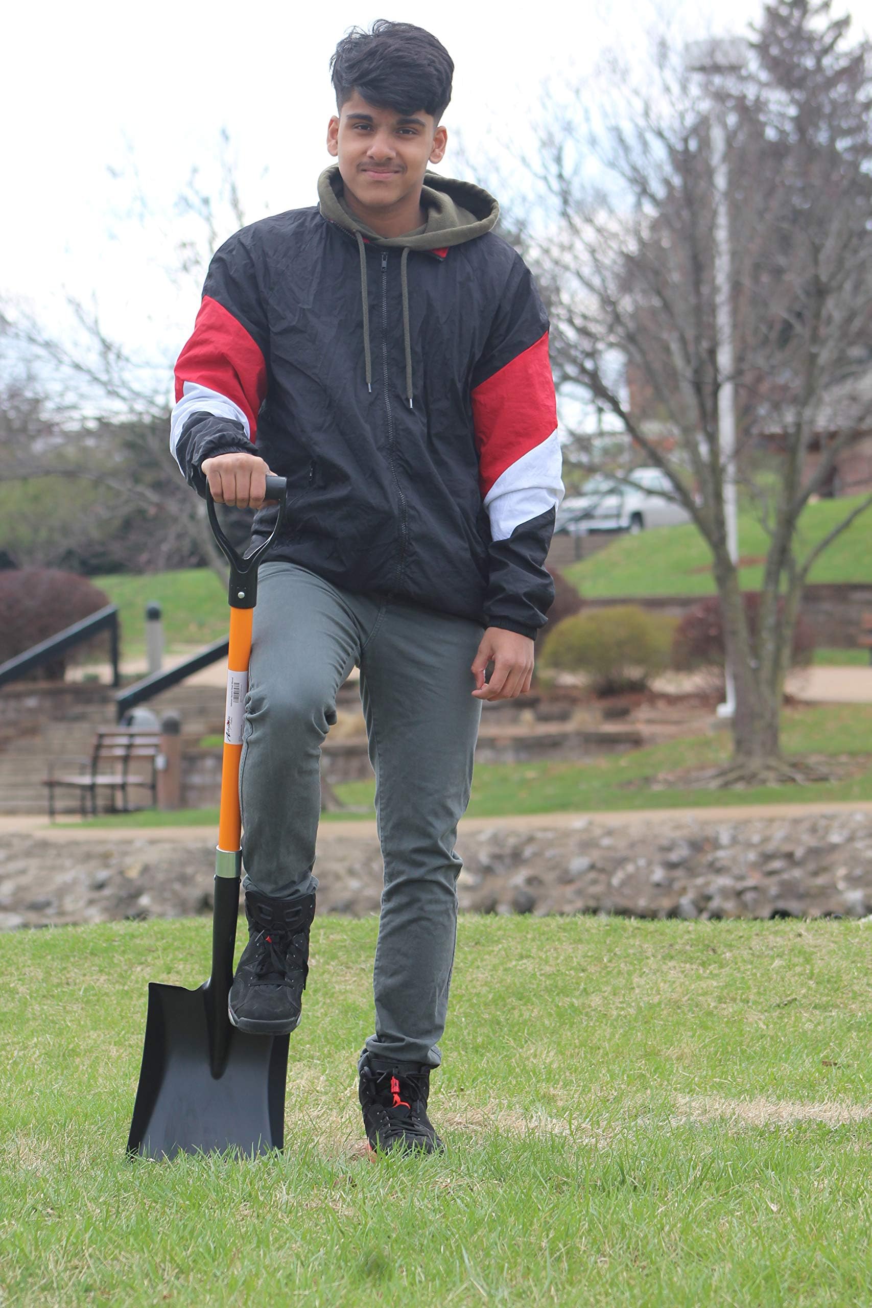 Ashman shovel in garden digging soil to transplant plants efficiently