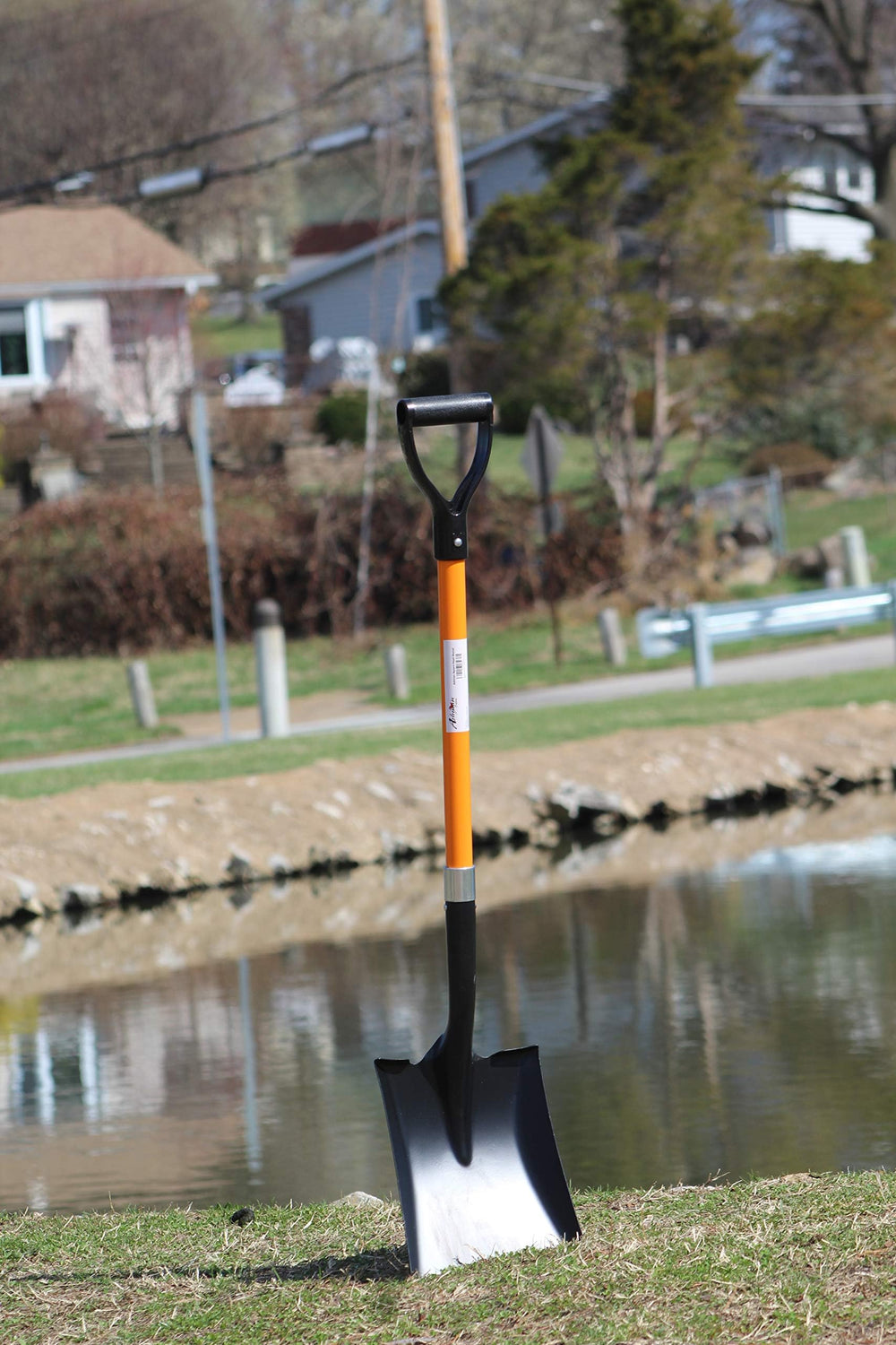 Ashman close-up of sharpened blade edge highlighting easy soil penetration
