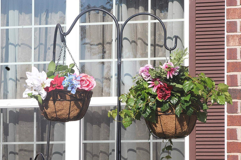 Ashman basket beside a standard pot showing scale and space-saving benefit