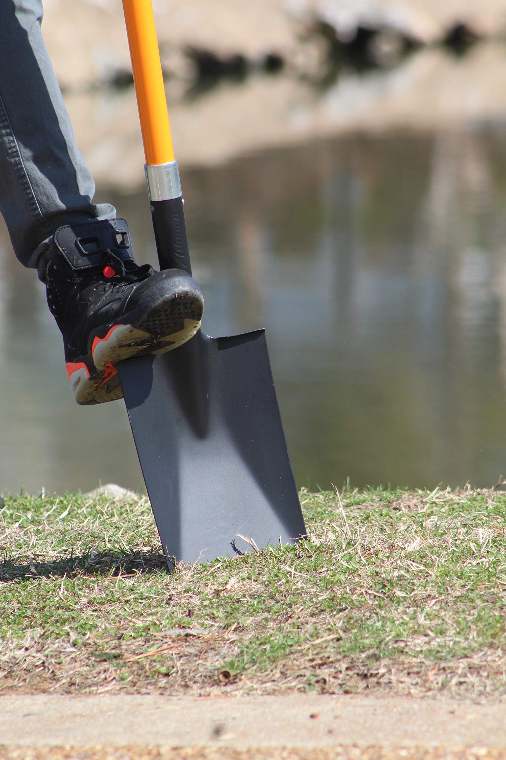 ashman spade in use digging soil demonstrating strong build and leverage