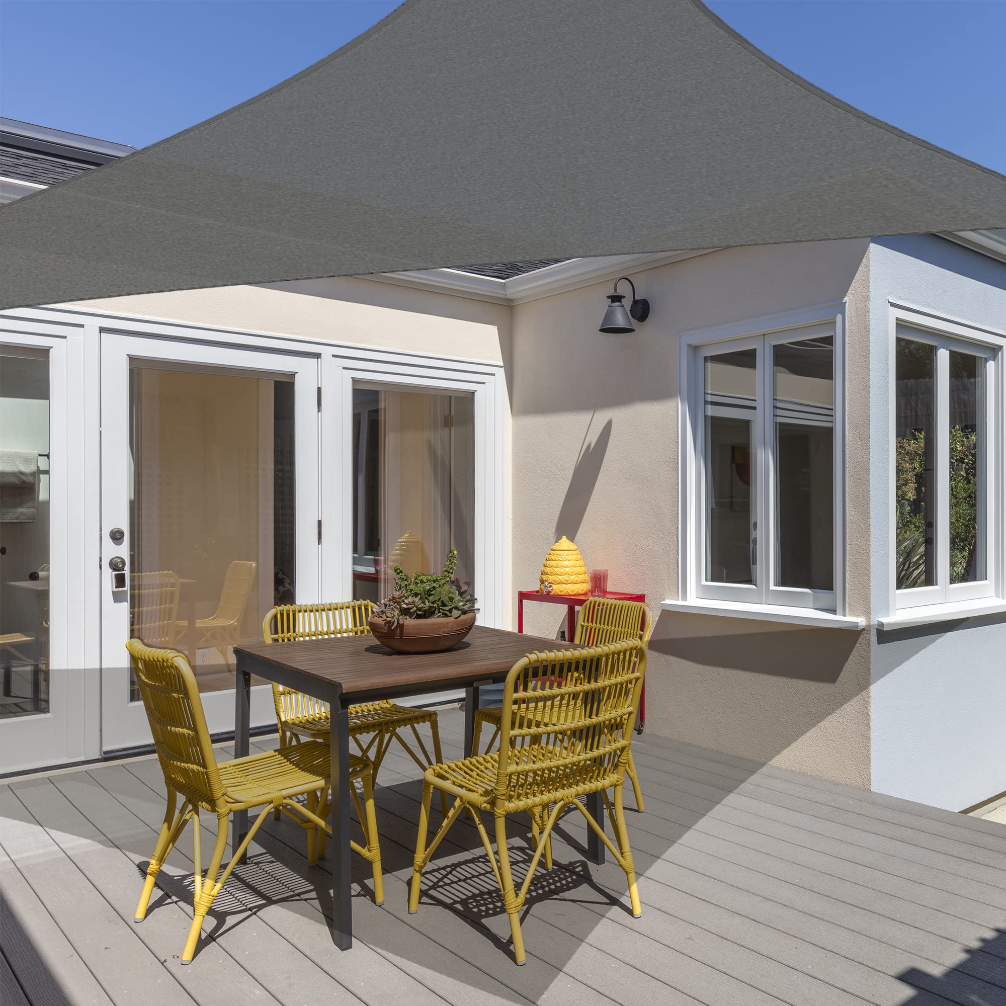 AsterOutdoor curved edge profile demonstrating even tension and reduced sagging