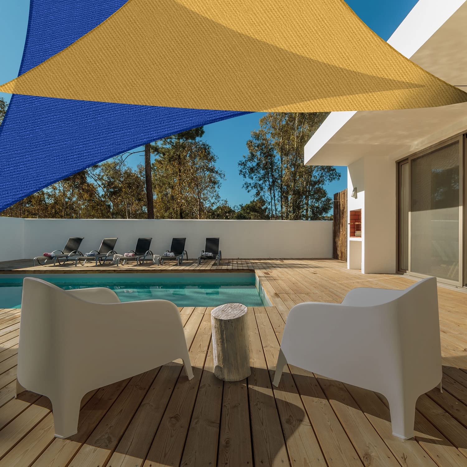 AsterOutdoor toldo junto a persona para mostrar tamaño y escala
