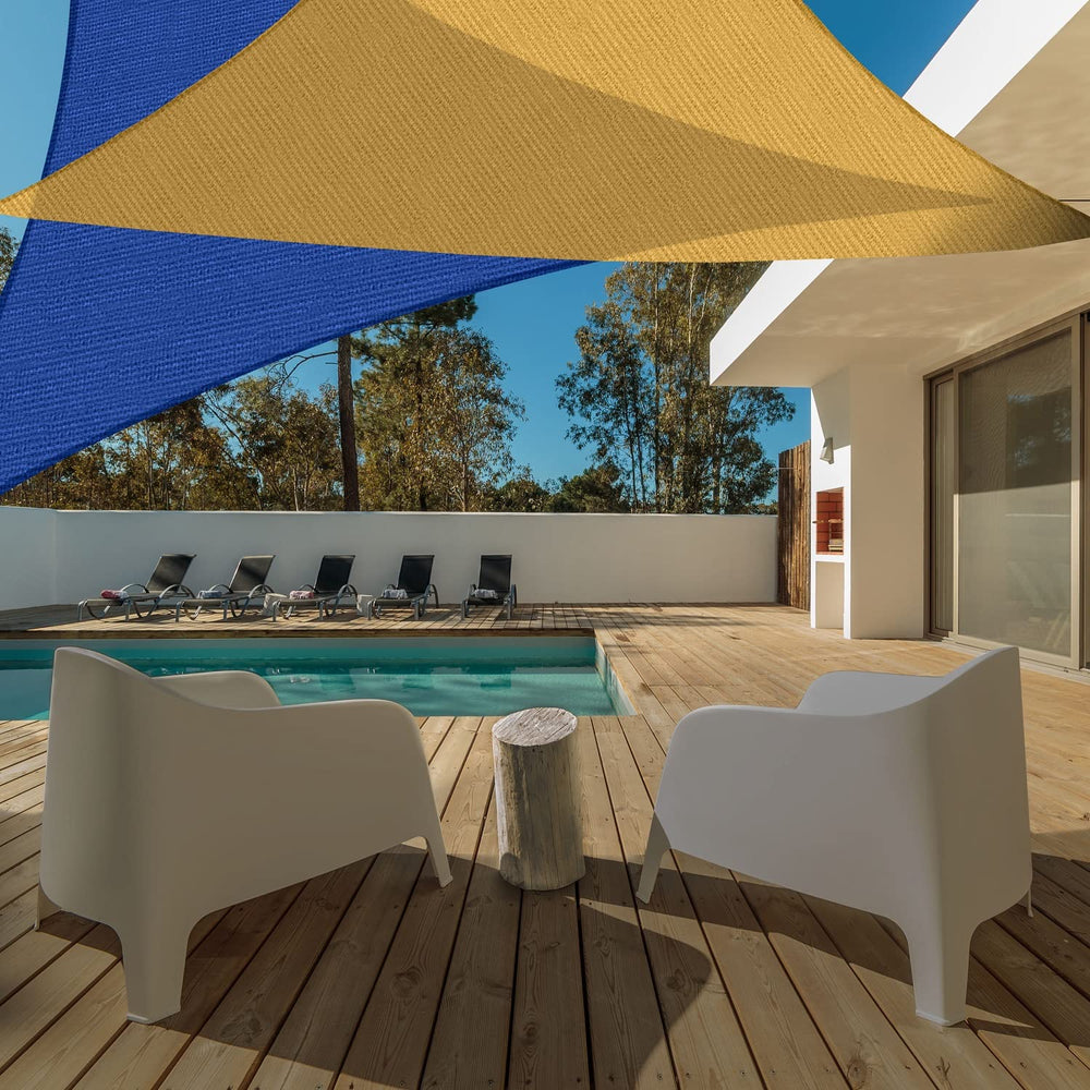 AsterOutdoor toldo junto a persona para mostrar tamaño y escala