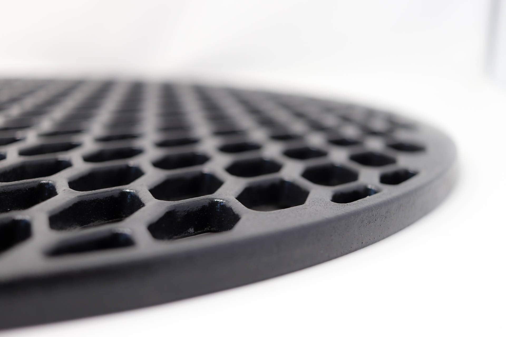 Aura Outdoor Products close-up of porcelain enamel finish demonstrating easy-clean benefit