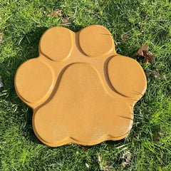 AUTUMN close-up of mold texture highlighting paw details for non-slip surface