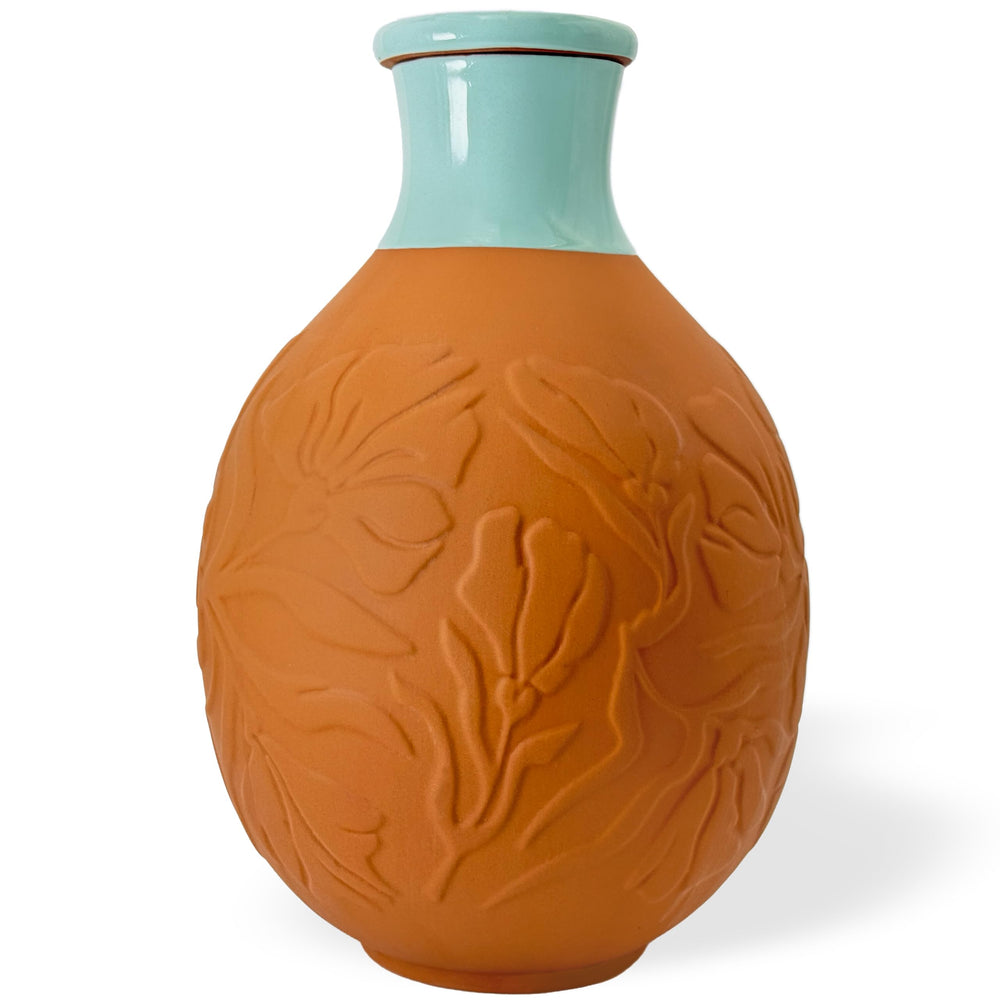 BabaBerry front view of terracotta olla showing full shape and capacity benefit