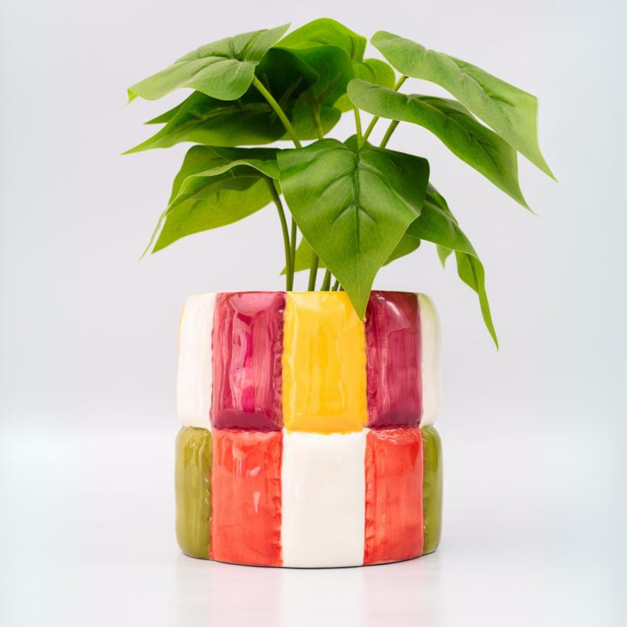 ban.do side detail highlighting ceramic finish and stable base for plant support