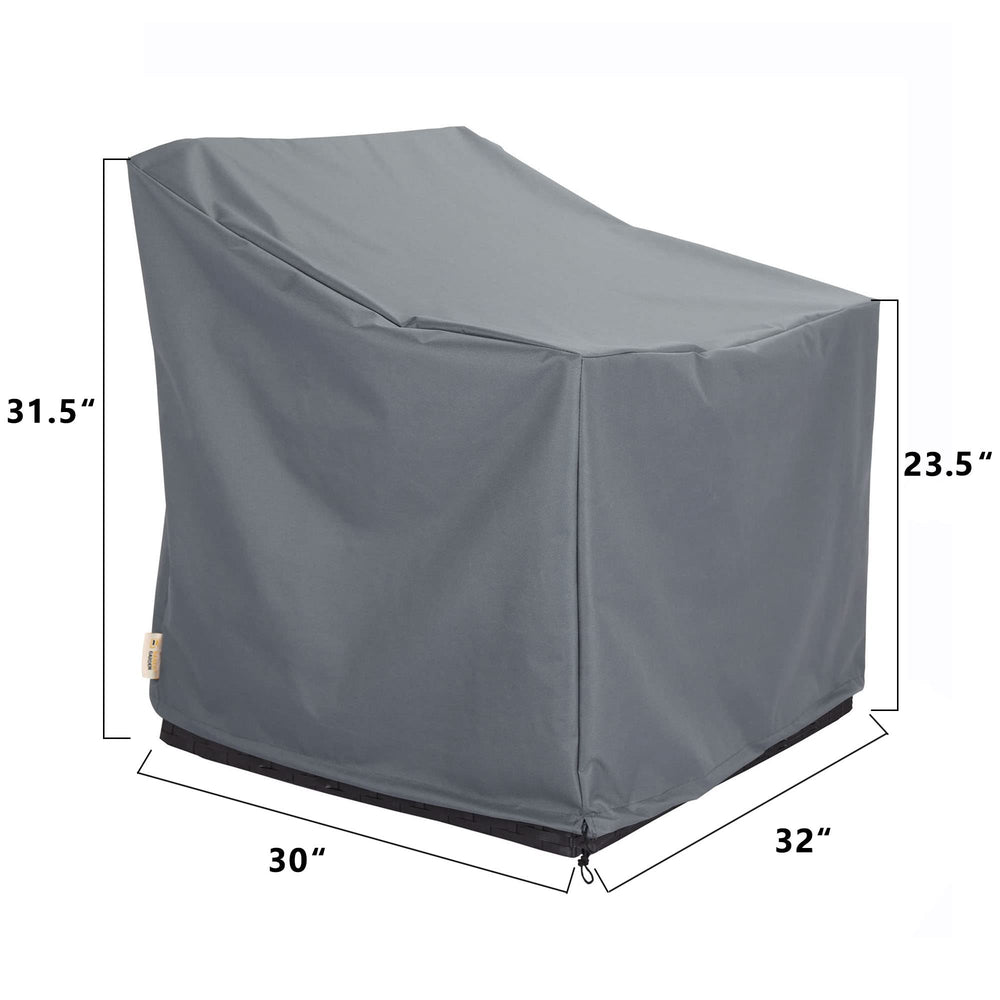 BANER GARDEN covered chair front view demonstrating snug protection from rain