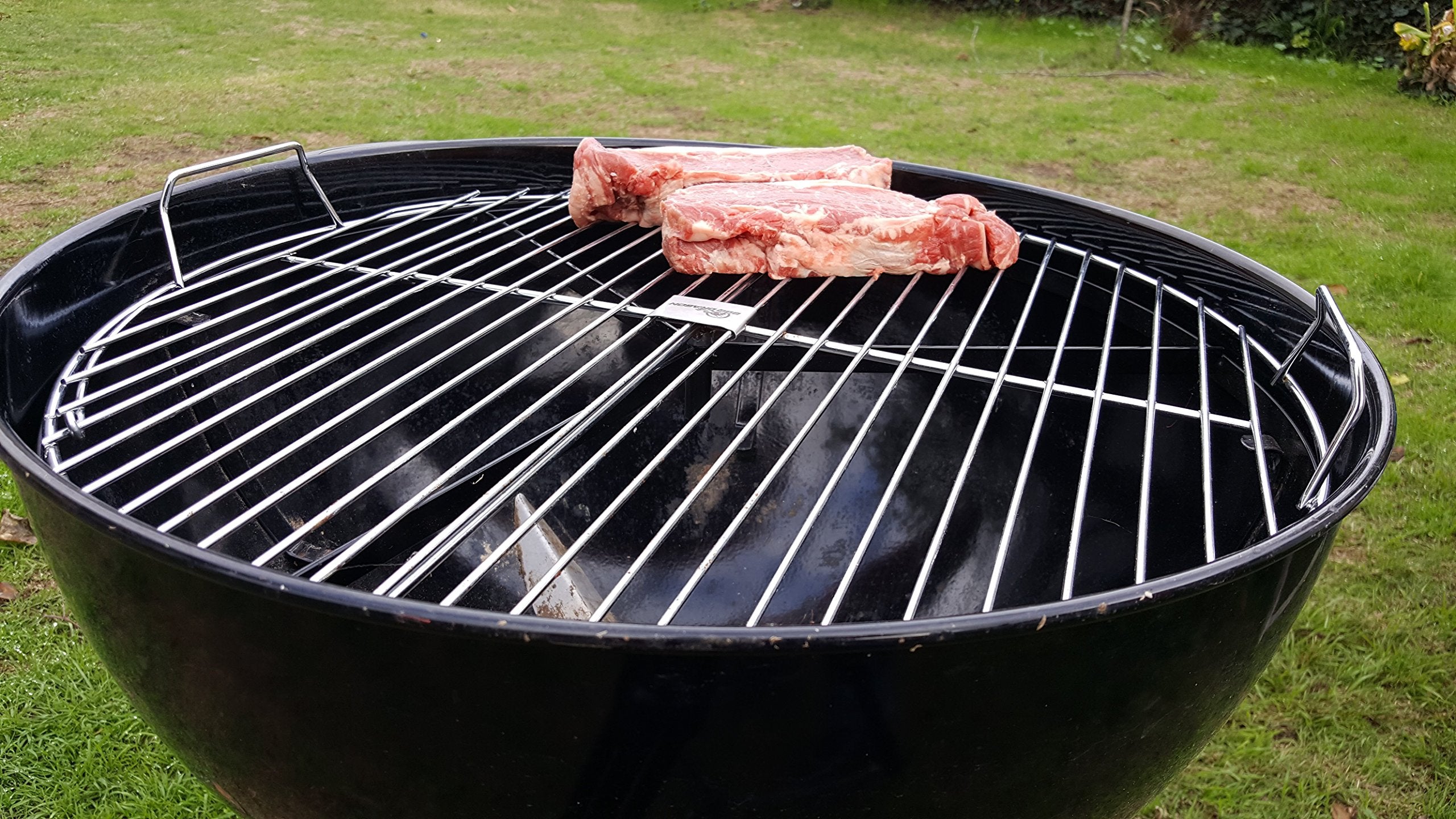 BBQ Dragon rotating grate with steaks cooking showing even searing and repositioning benefit