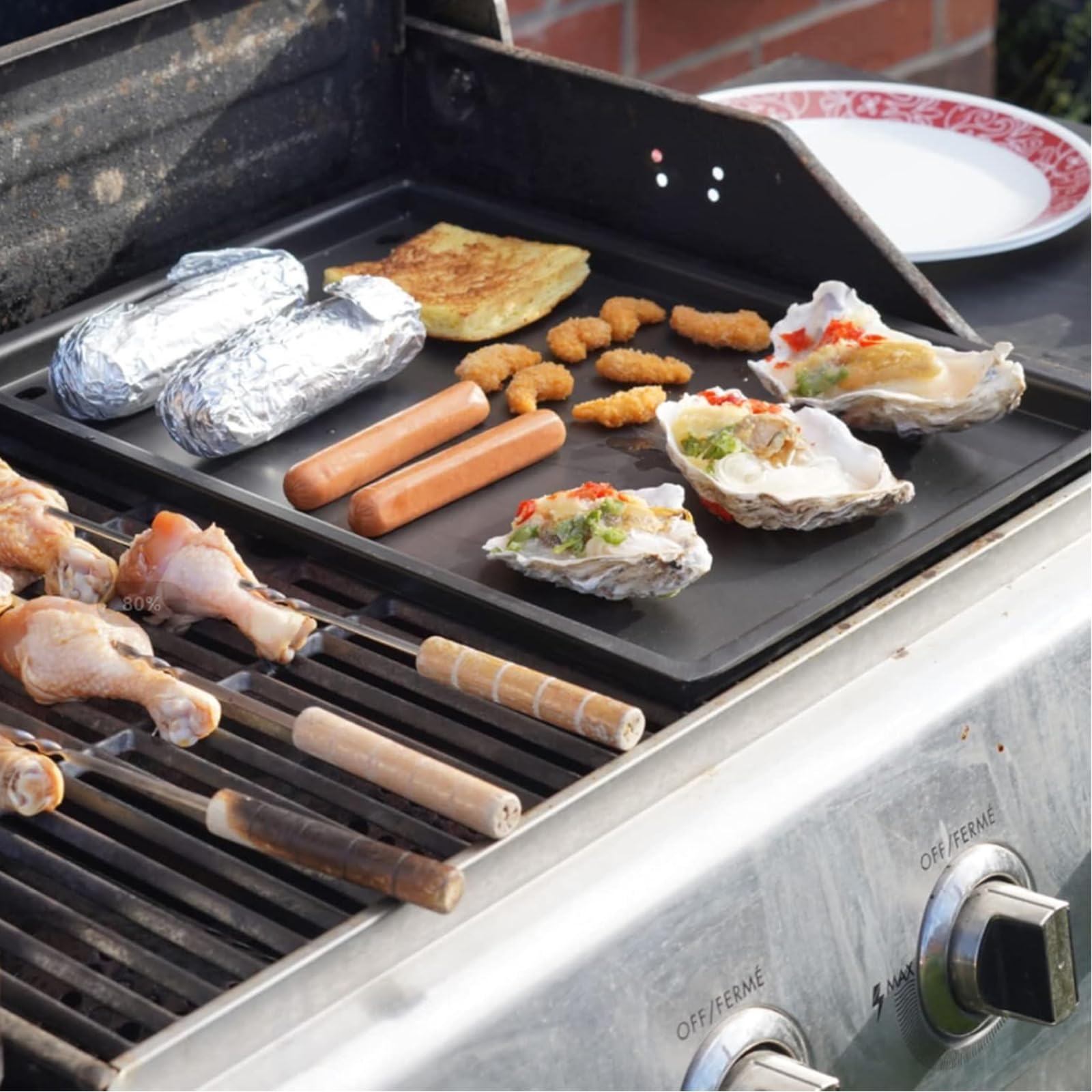 BBQ Future close-up of ridged side creating grill marks and draining grease