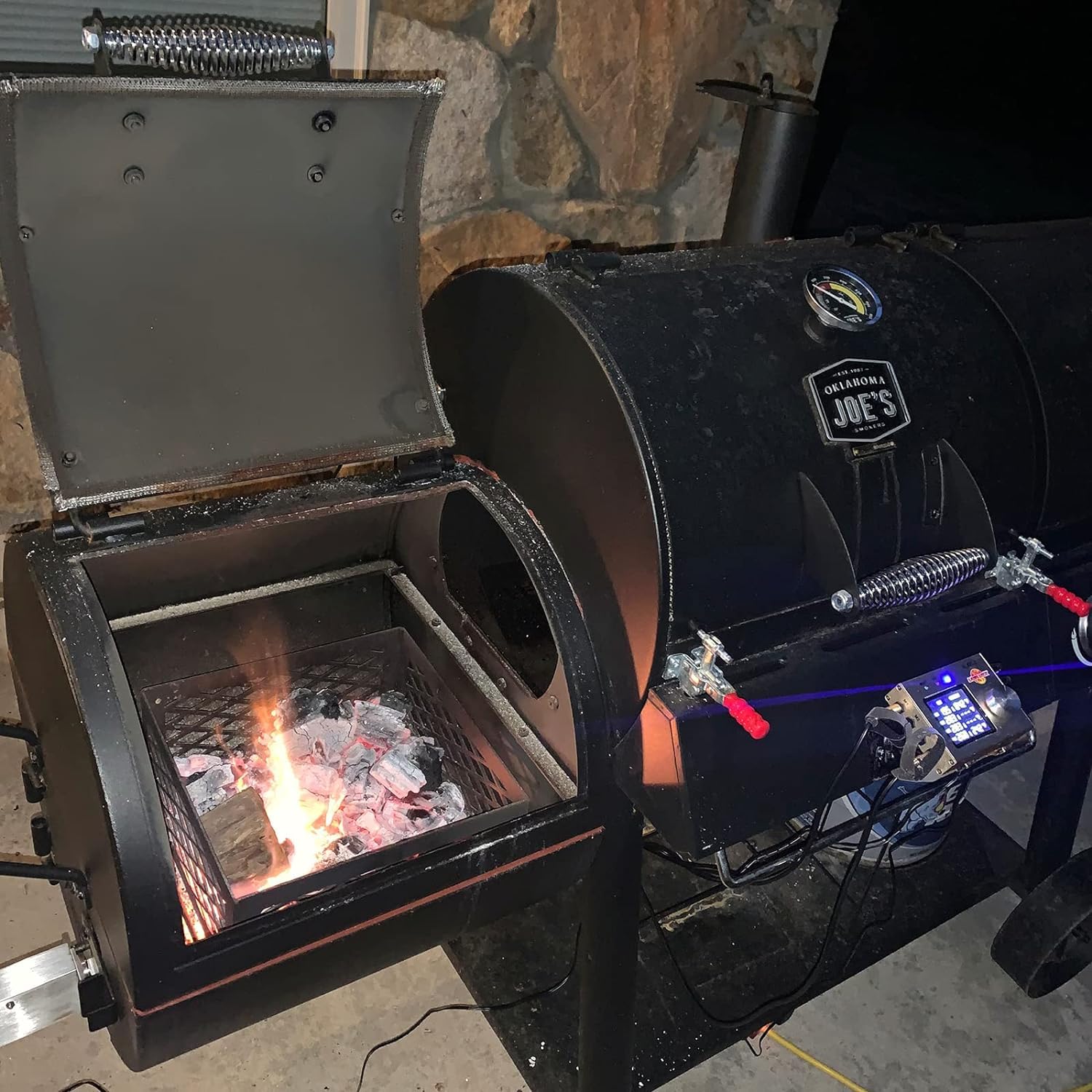 BBQ-PLUS smoker door clamp detail with screws showing secure lid sealing benefit