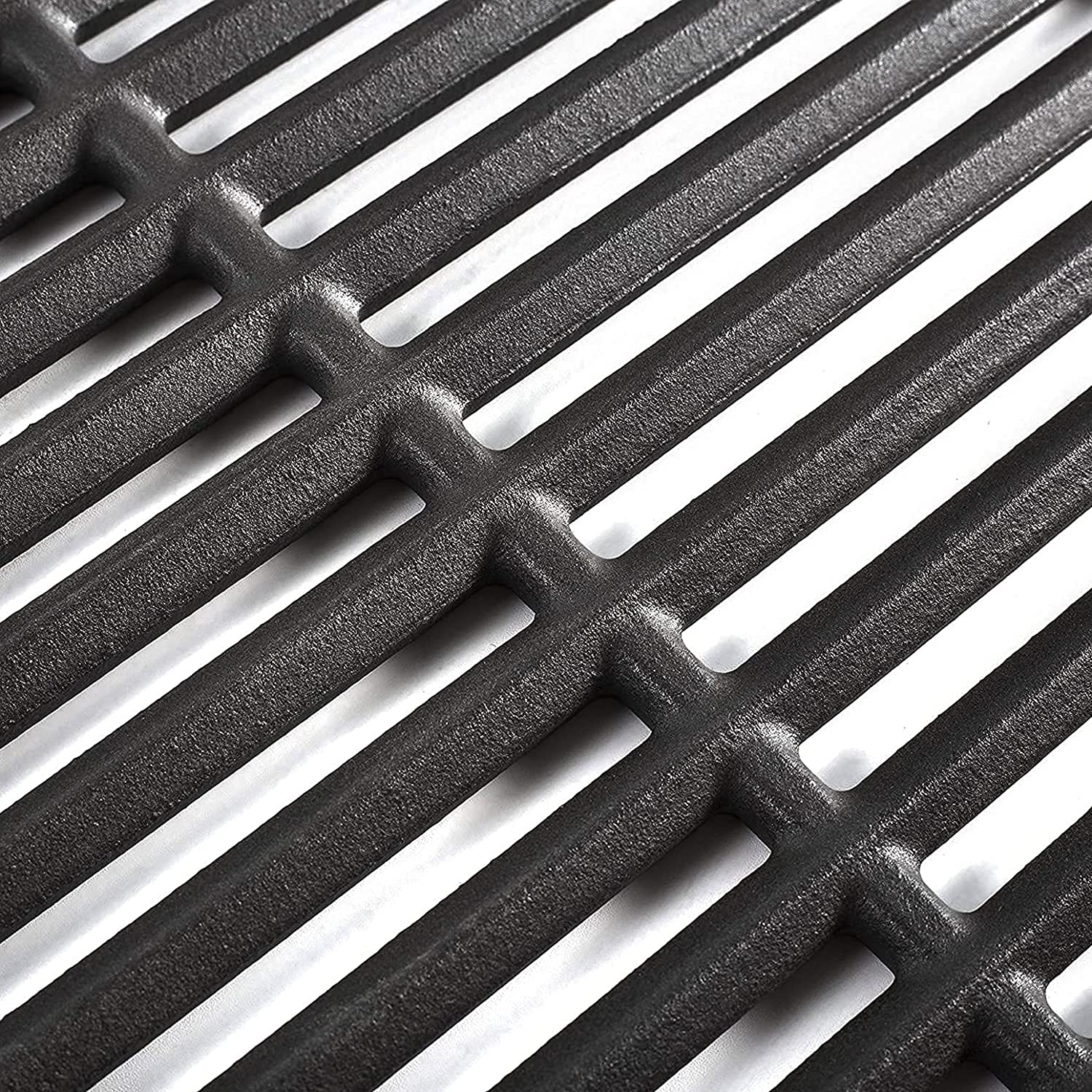BBQ-PLUS installed grates in a CharBroil grill demonstrating even heat coverage