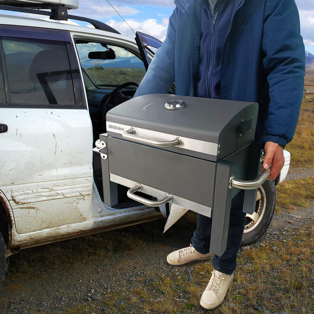 BBQCuker open lid revealing warming rack to keep food hot while finishing