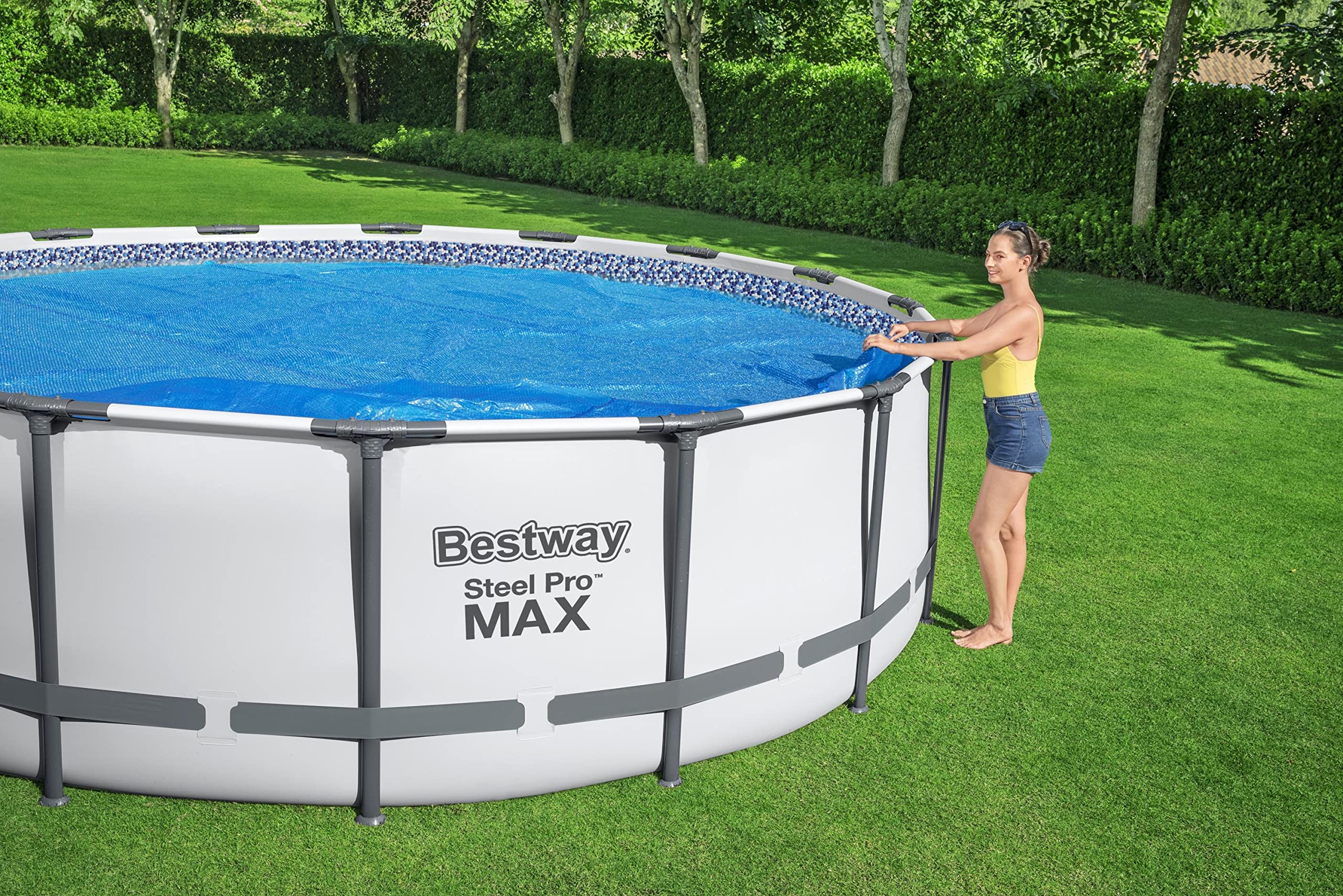 Bestway side profile on above-ground pool illustrating full-size compatibility