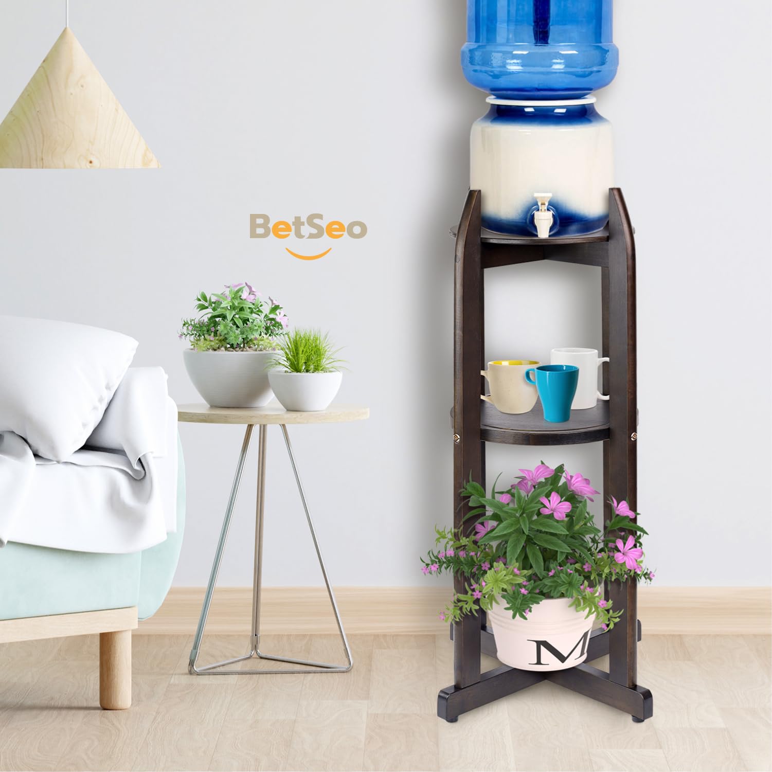 BETSEO stand in kitchen lifestyle scene improving pouring ergonomics
