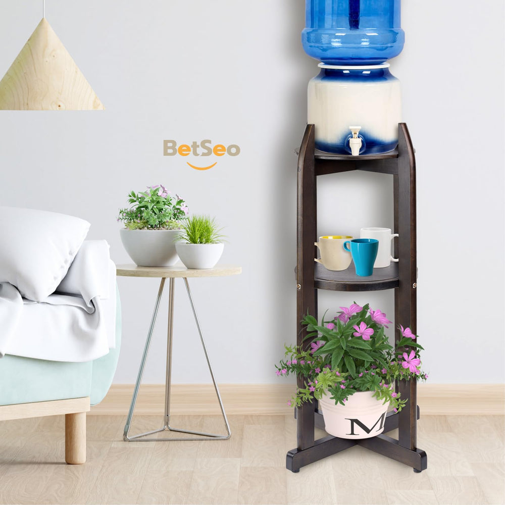 BETSEO stand in kitchen lifestyle scene improving pouring ergonomics
